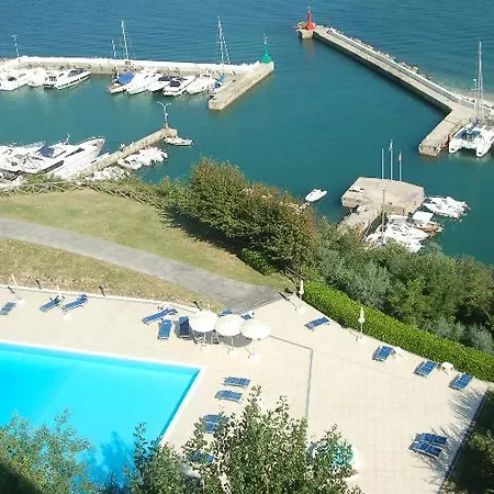 Capo Est Hotel