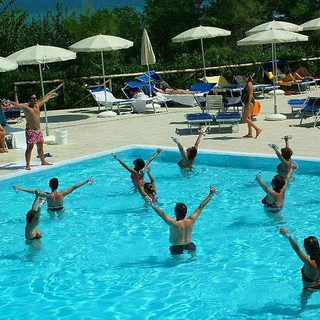 Capo Est Hotel 4*
