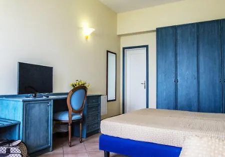Hotel Capo Est 4*