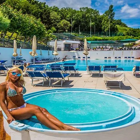 Hotel Capo Est Gabicce Mare